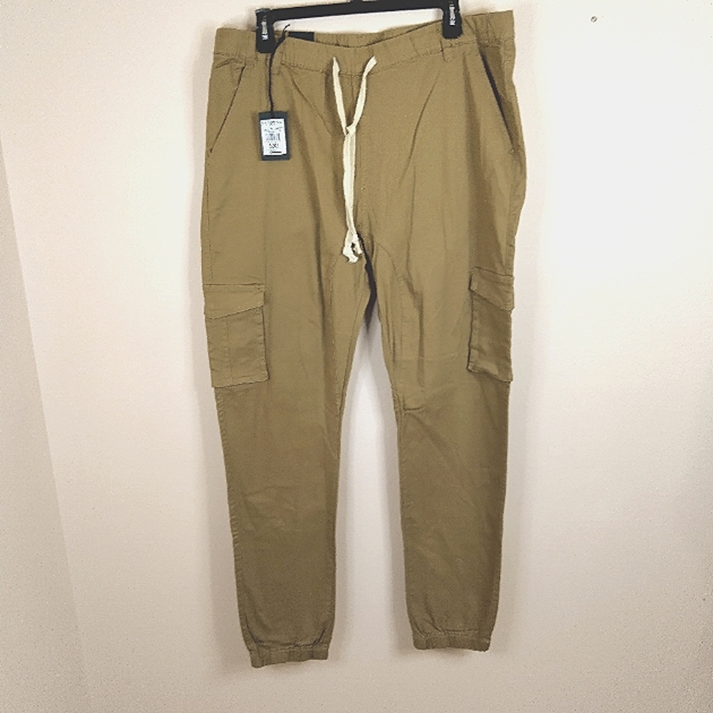 Victorious Los Angeles men's jogger cargo jeans.Size 5X. Wheat twill stretch